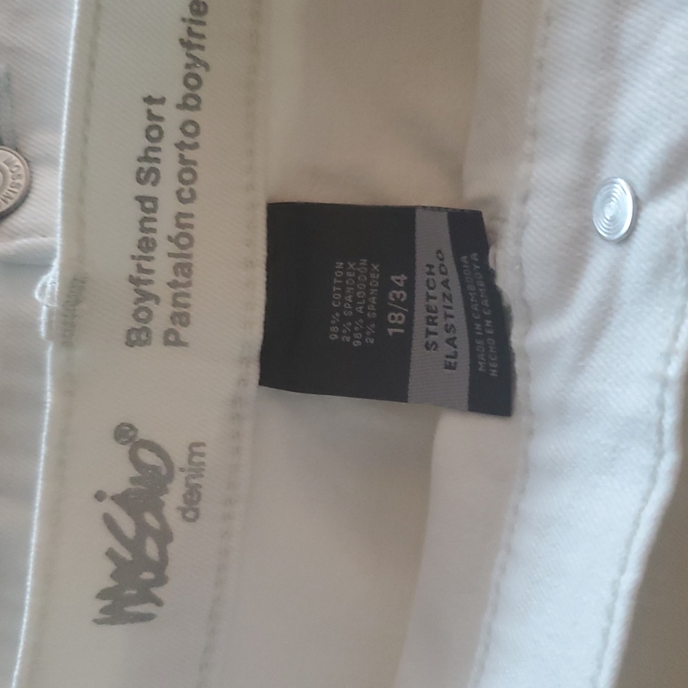 Mossimo Shorts - Picture 7 of 7